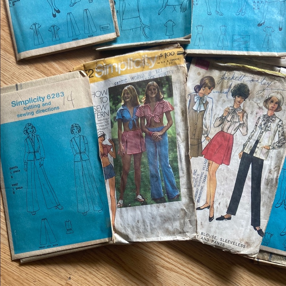 Simplicity Sewing Patterns Set - Picture 2 of 5